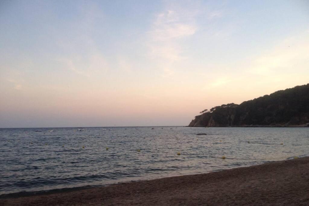 Villa Casita blanca con fibra óptica y piscina cominutaria Tossa de Mar Exterior foto