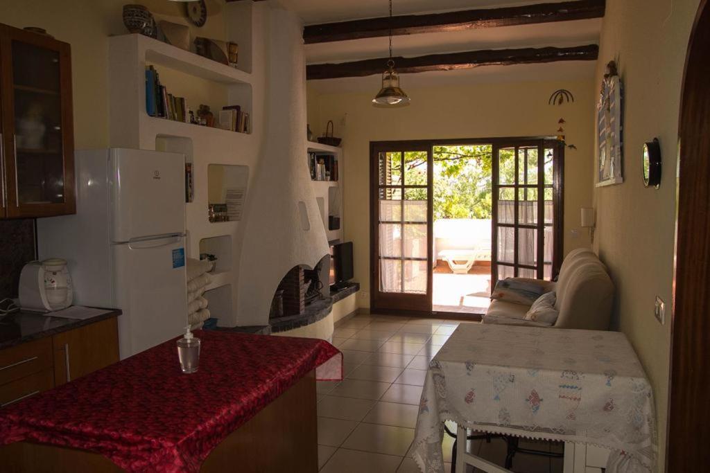 Villa Casita blanca con fibra óptica y piscina cominutaria Tossa de Mar Exterior foto