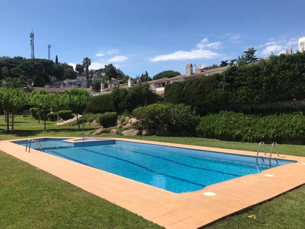 Villa Casita blanca con fibra óptica y piscina cominutaria Tossa de Mar Exterior foto